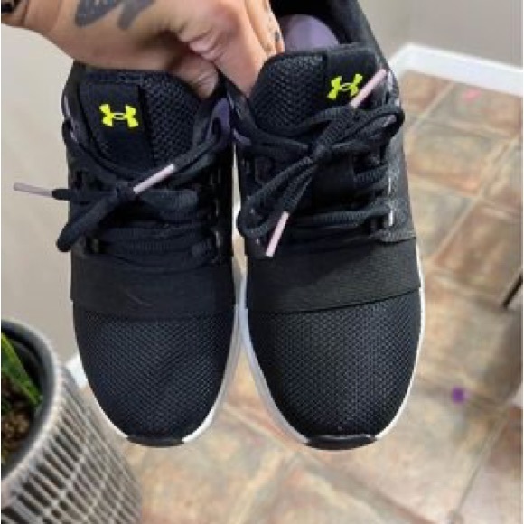 Womens size 7.5 under armour shoes - Picture 1 of 5